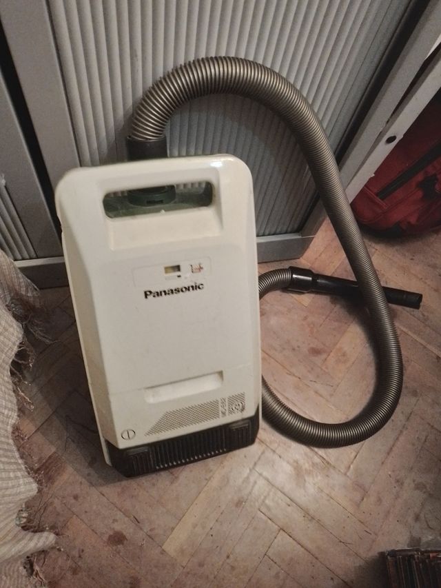 Aspiradora Panasonic MC-E662