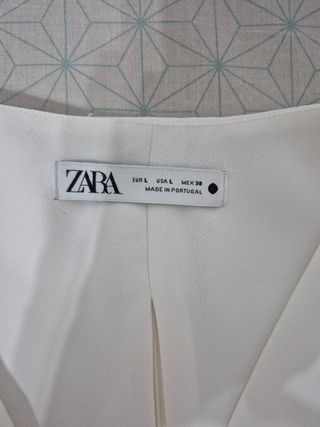 Top Zara blanco cuello drapeado