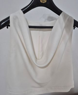 Top Zara blanco cuello drapeado