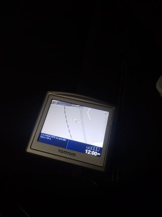 GPS TomTom 
con funda y cable llamar 669100115