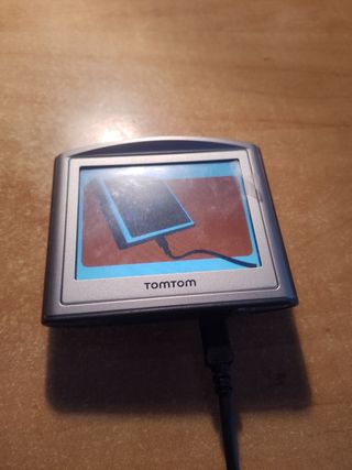 GPS TomTom 
con funda y cable llamar 669100115
