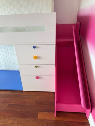 Letto a castello per bambini con scivolo e scaletta