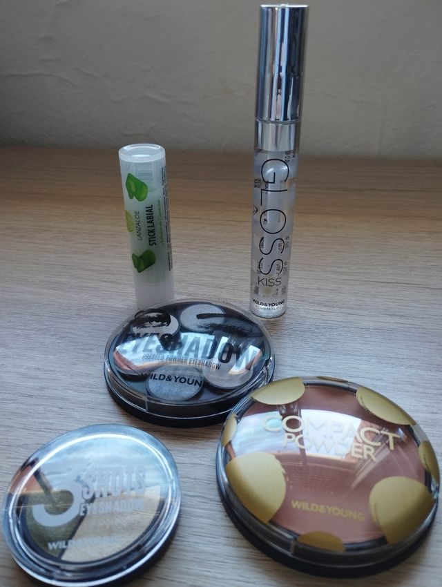 Lote de Maquillaje Wild & Young
