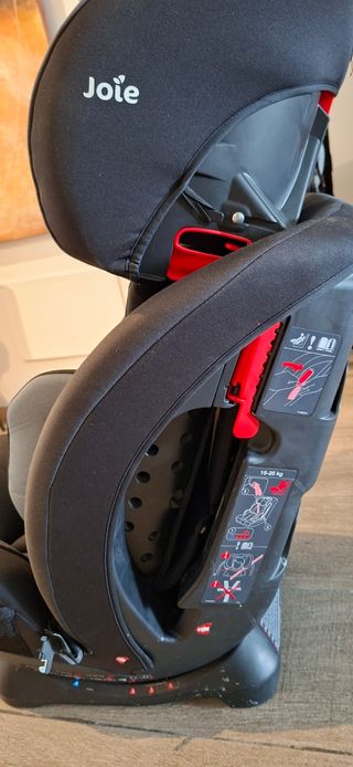 Silla Joie Stages Isofix. Tiene sólo 6 meses.