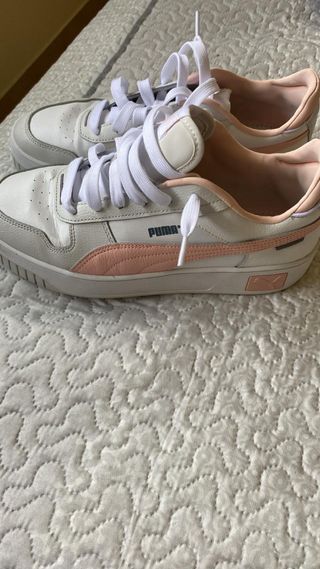 Zapatillas Puma blancas y rosas