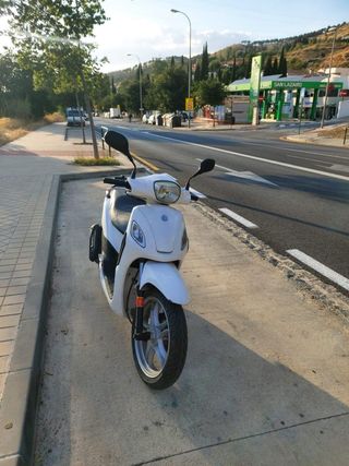 Moto Sym Symphony 125cc blanca