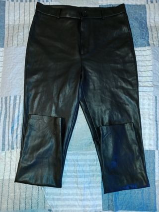 Pantalones cuero sintético negros