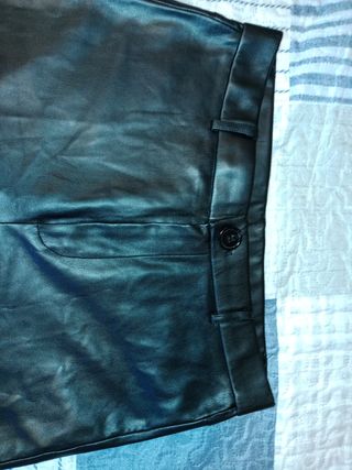 Pantalones cuero sintético negros
