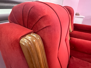 2 sillones rojos terciopelo y madera maciza