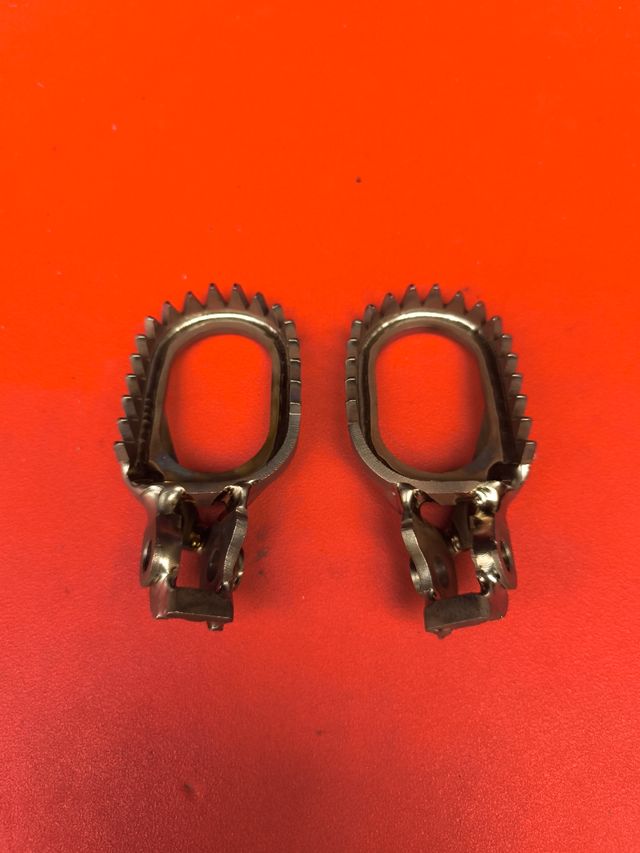 Reposapiés KTM Titanio