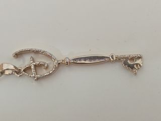Collar con llave Disney dorada