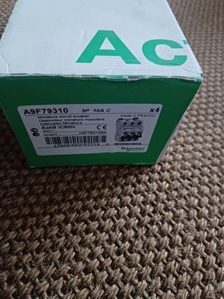 Automáticos Schneider A9F79310