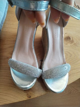 Sandalias cuña plata brillantes