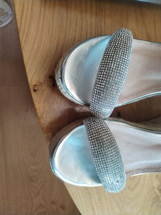 Sandalias cuña plata brillantes