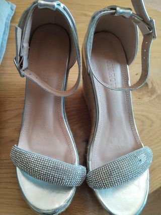 Sandalias cuña plata brillantes