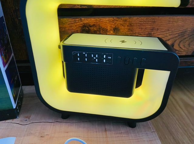 Lampara Negra Cuadrada Carga Móvil - Nueva