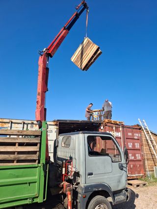 Se hacen transportes  con camion grua y volquete 