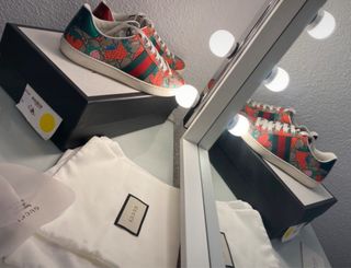 Zapatillas Gucci fresas GG