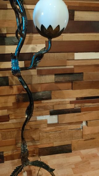 Lampara forja con apliques de opalina años 60