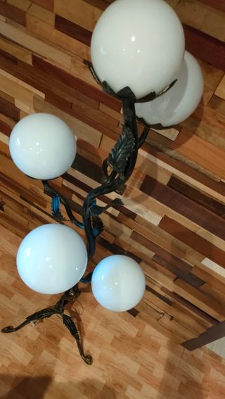 Lampara forja con apliques de opalina años 60