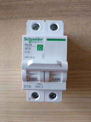 Interruptor magnetotérmico Schneider C16