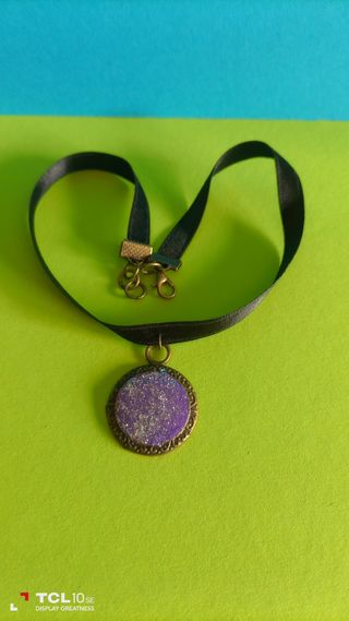 Collar Gargantilla con dije morado