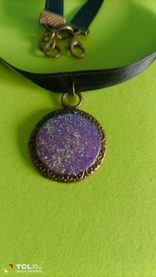Collar Gargantilla con dije morado