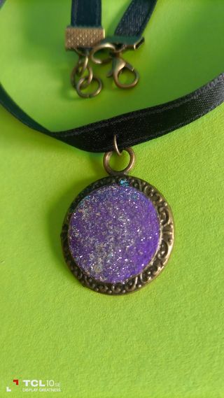 Collar Gargantilla con dije morado