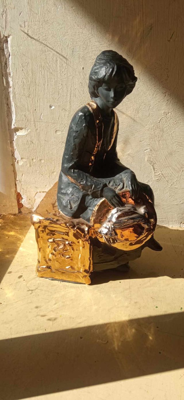 Preziosa figura di donna in porcellana