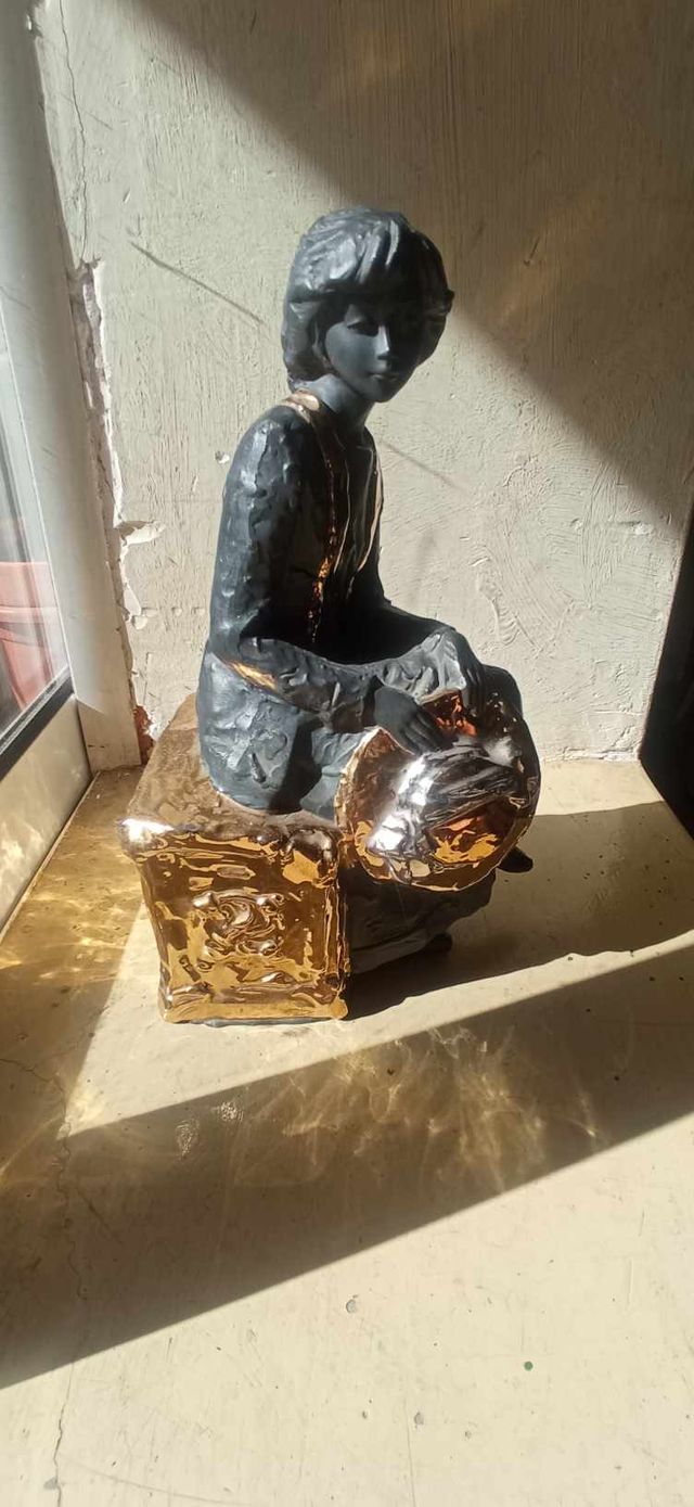 Preziosa figura di donna in porcellana