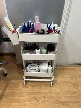 Silla y lámpara UV peluquería