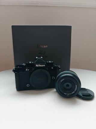 Nikon Zf + objetivo 40/2 SE ESTRENAR y EN GARANTÍA