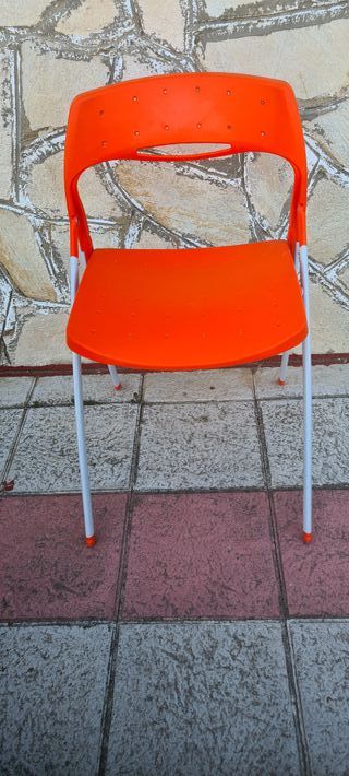 Silla roja plegable