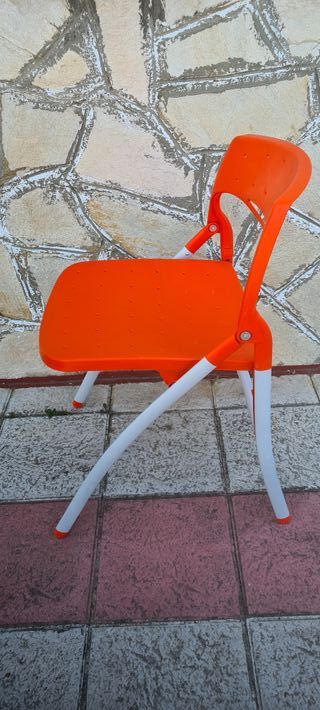 Silla roja plegable
