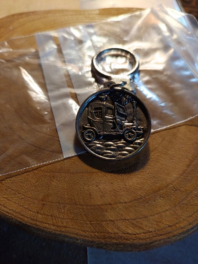 Llavero coche antiguo