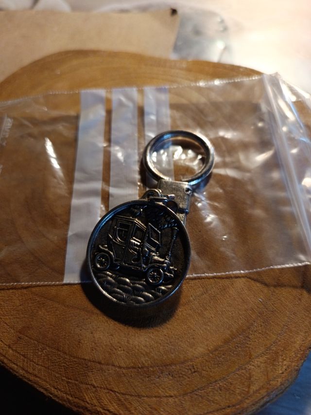 Llavero coche antiguo