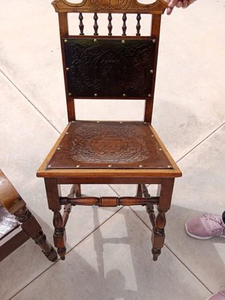 Sofá castellano con sillas a juego