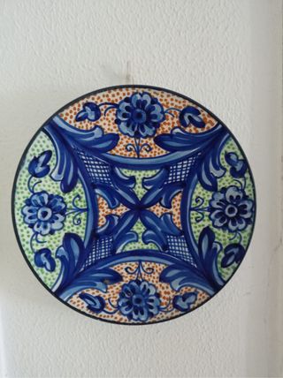 Plato Cerámica Azul y Blanco Decorativo