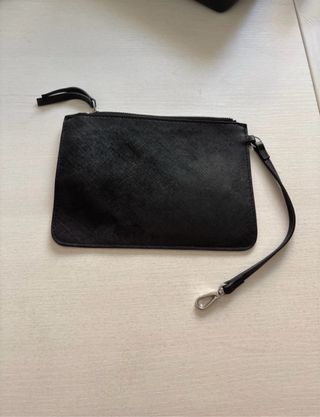 Cartera de mano Guess