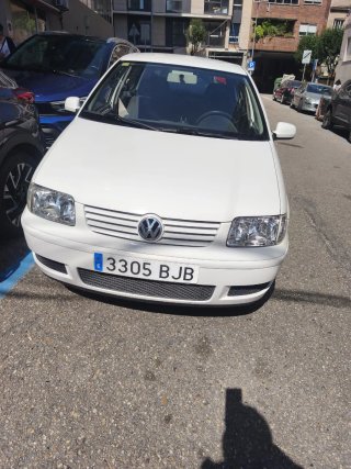 SE ALQUILA Volkswagen Polo 2001
