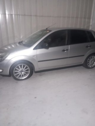 SE ALQUILA Volkswagen Polo 2001