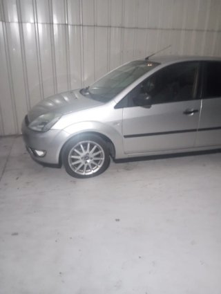 SE ALQUILA Volkswagen Polo 2001
