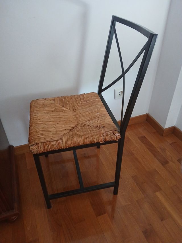 Silla metal y anea -