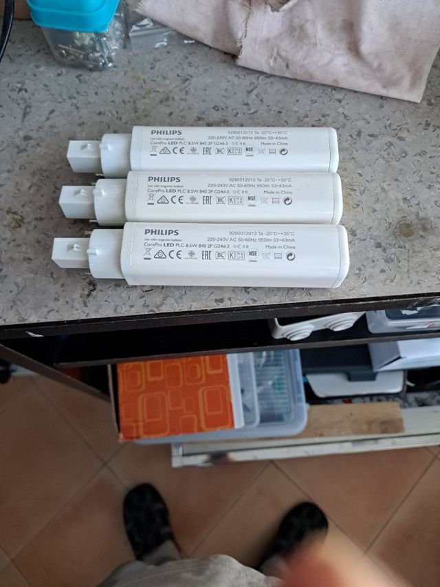 3x lámparas LED Philips G24d-3 blancas