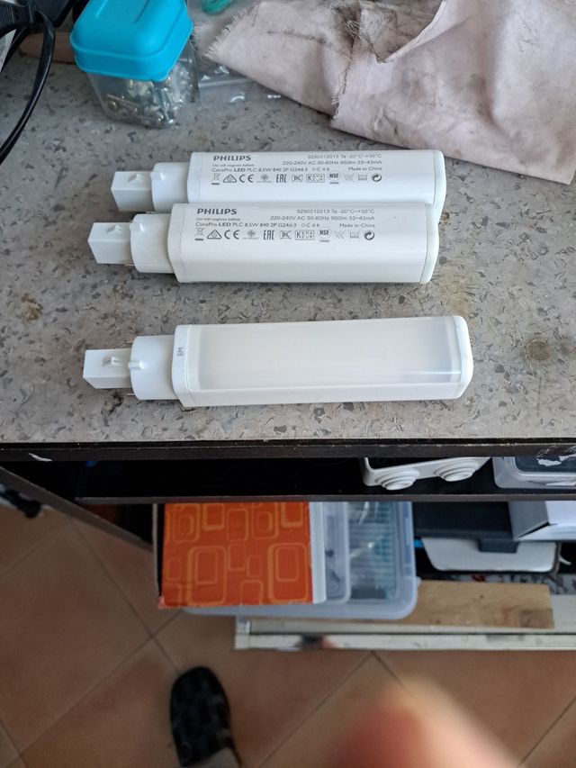 3x lámparas LED Philips G24d-3 blancas