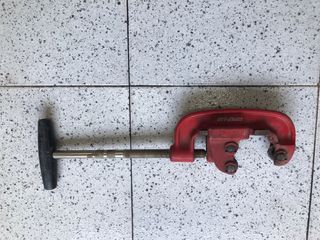 Herramienta cortatubos de 2”