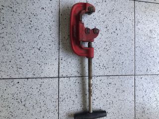 Herramienta cortatubos de 2”
