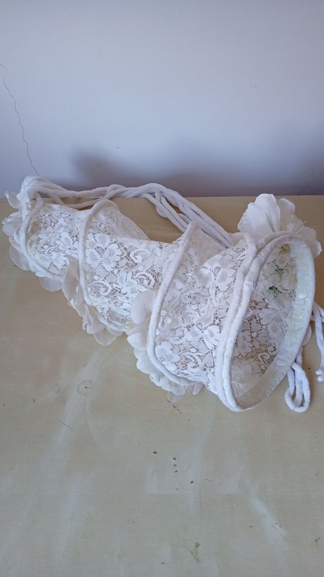 Árbol de navidad encaje blanco. Manga de viento