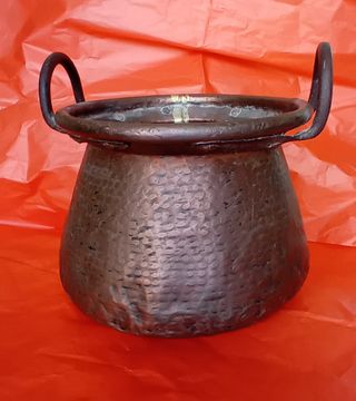 CALDERO ANTIGUO DE COBRE .