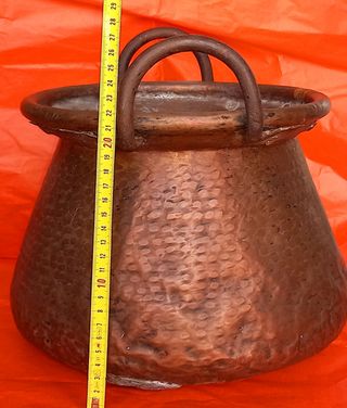 CALDERO ANTIGUO DE COBRE .